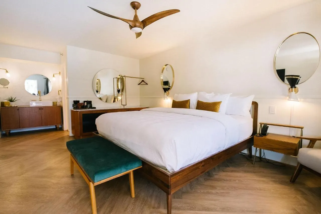 L3 Oasis Hotel Palm Springs